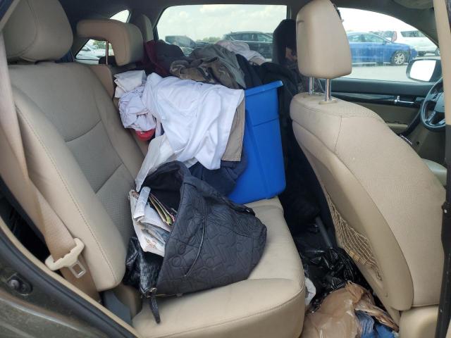 Kia Sorento Base Image 8