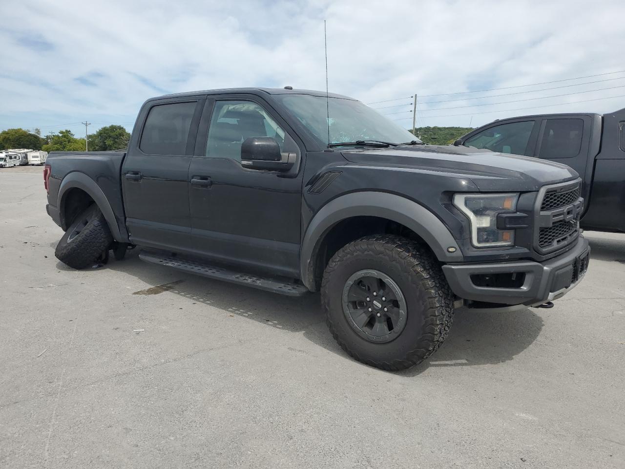 Ford F-150 Raptor Image 3