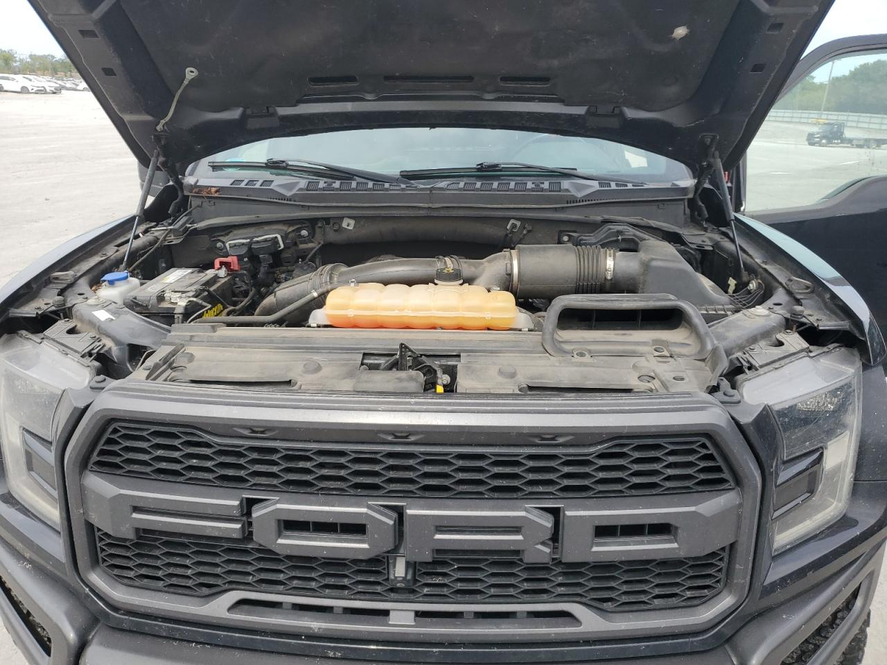 Ford F-150 Raptor Image 8