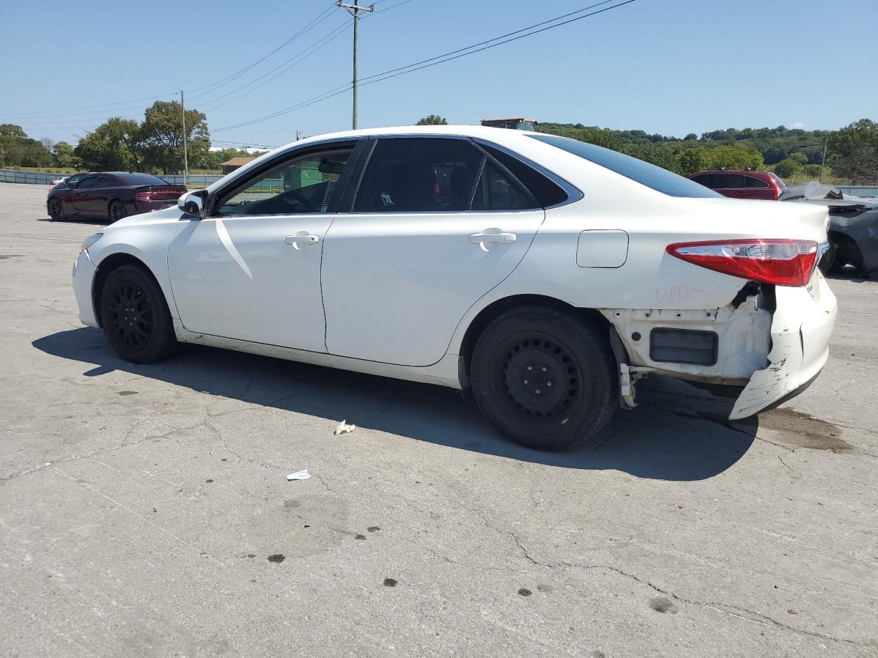 Toyota Camry Le Image 6