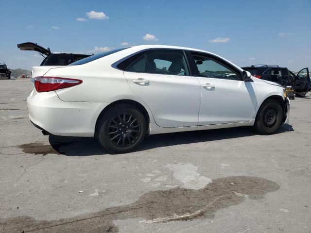 Toyota Camry Le Image 8