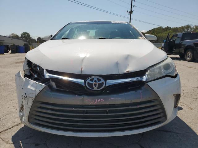 Toyota Camry Le Image 12