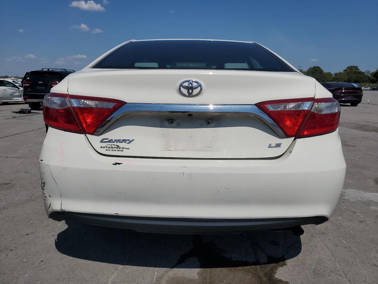 Toyota Camry Le Image 7