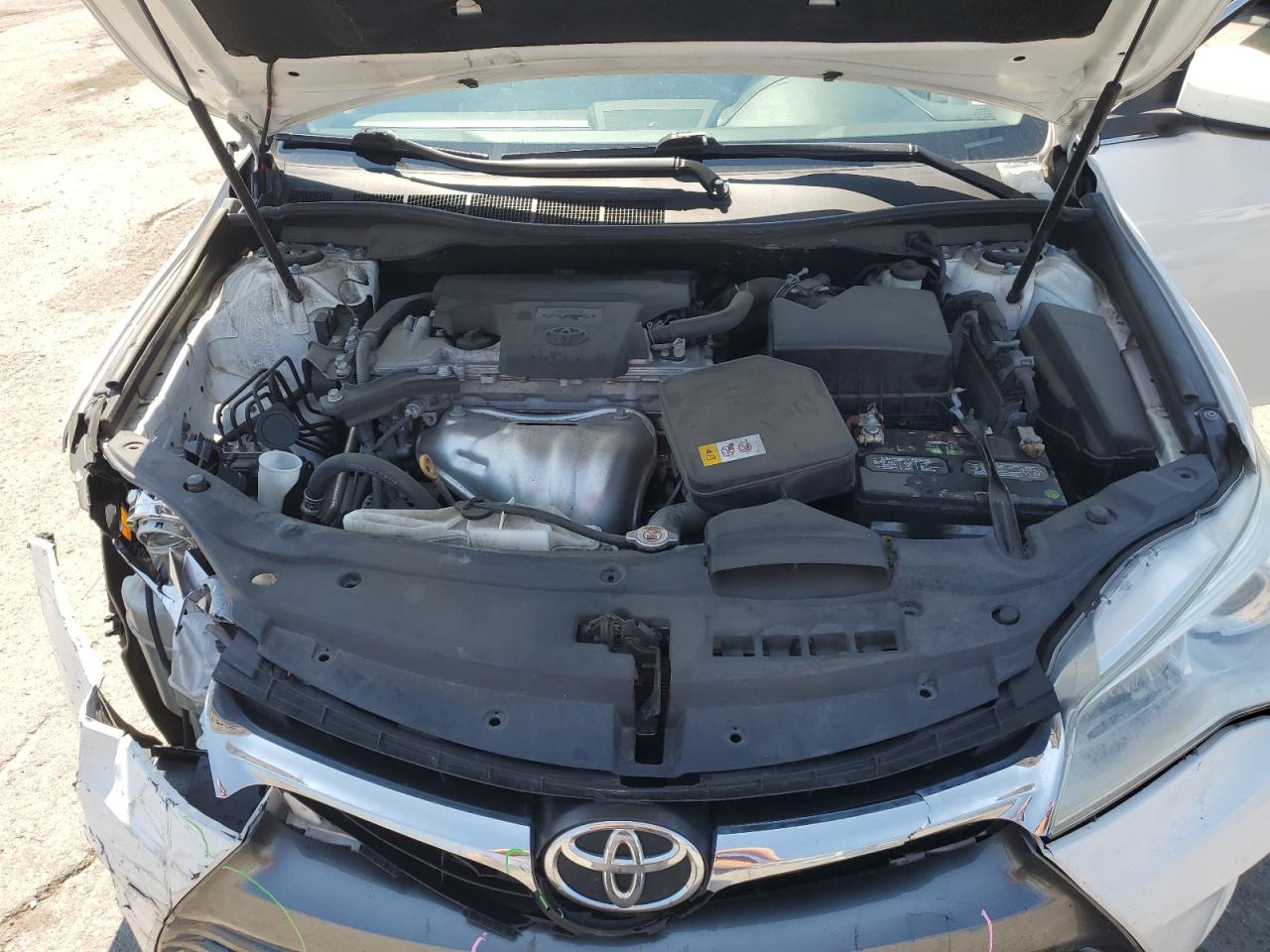 Toyota Camry Le Image 5