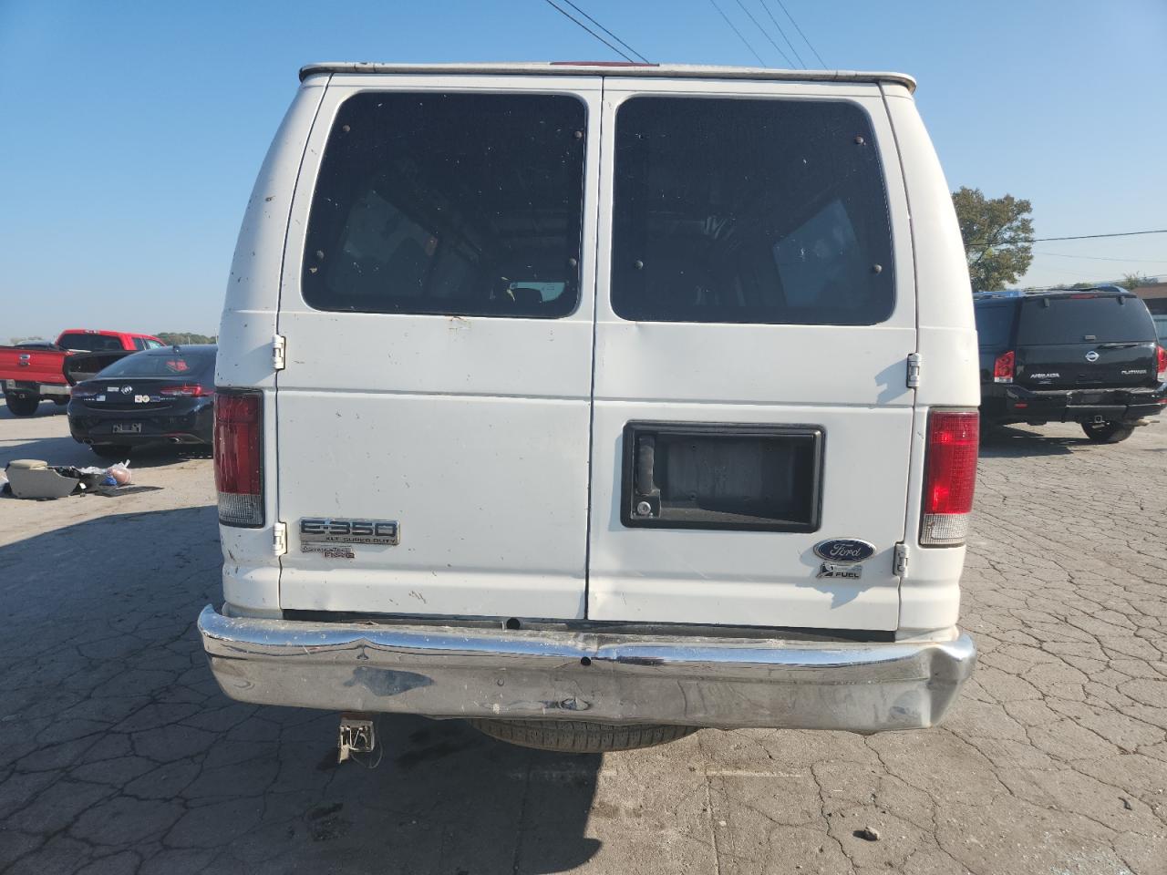 Ford Econoline E350 Super Duty Wagon Image 10