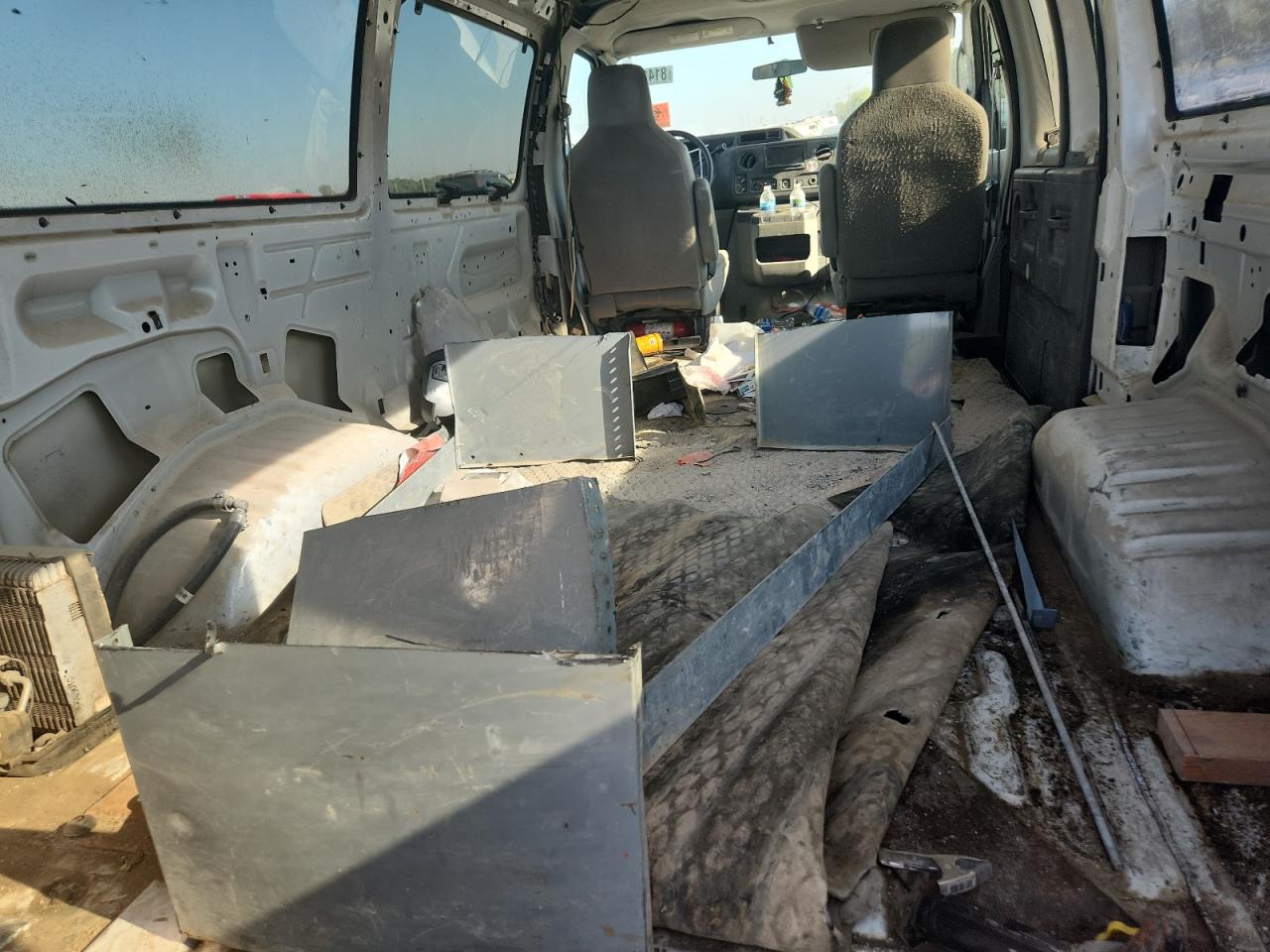 Ford Econoline E350 Super Duty Wagon Image 8