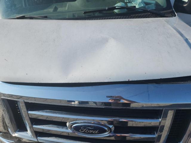 Ford Econoline E350 Super Duty Wagon Image 9