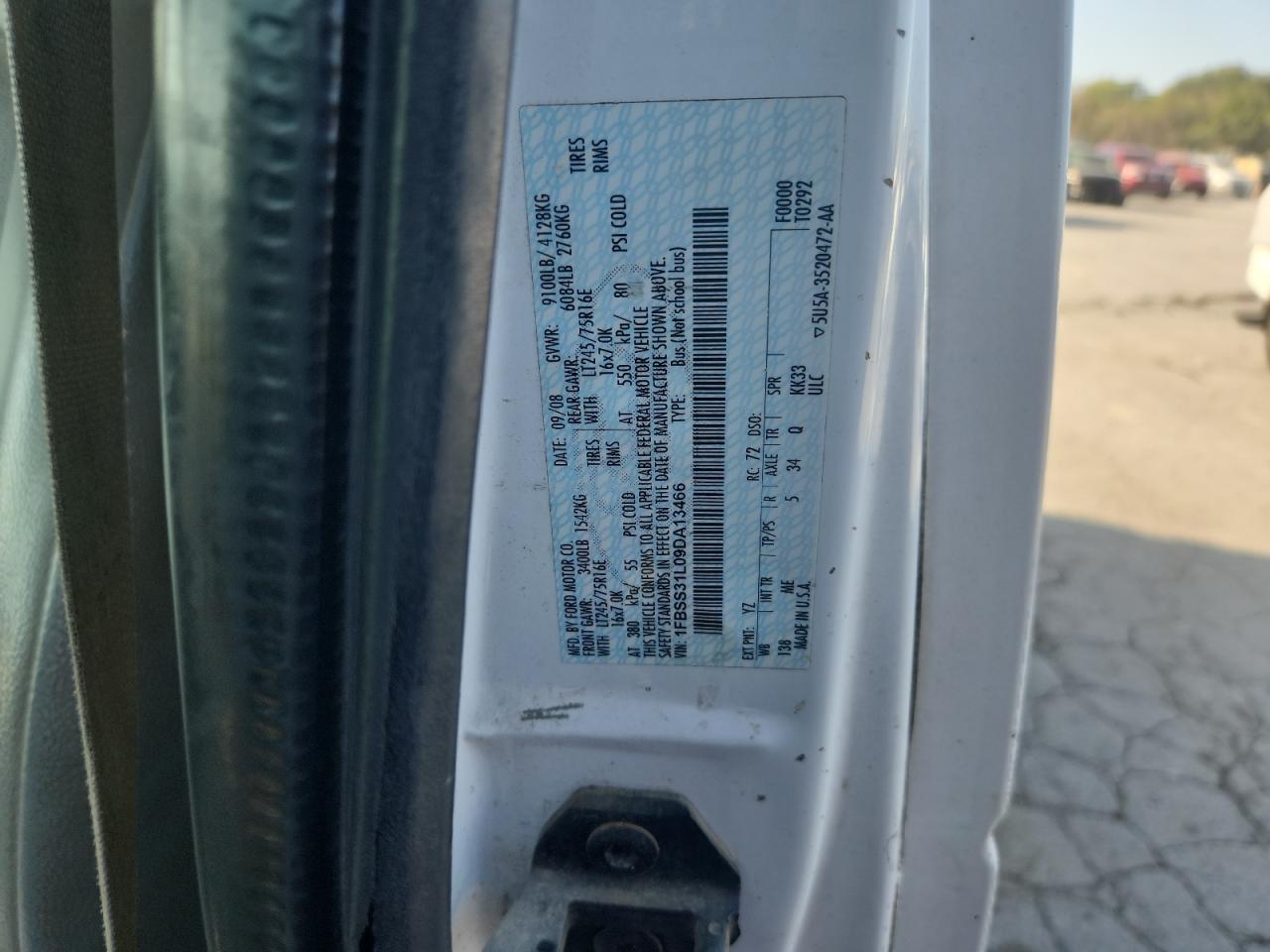 Ford Econoline E350 Super Duty Wagon Image 2