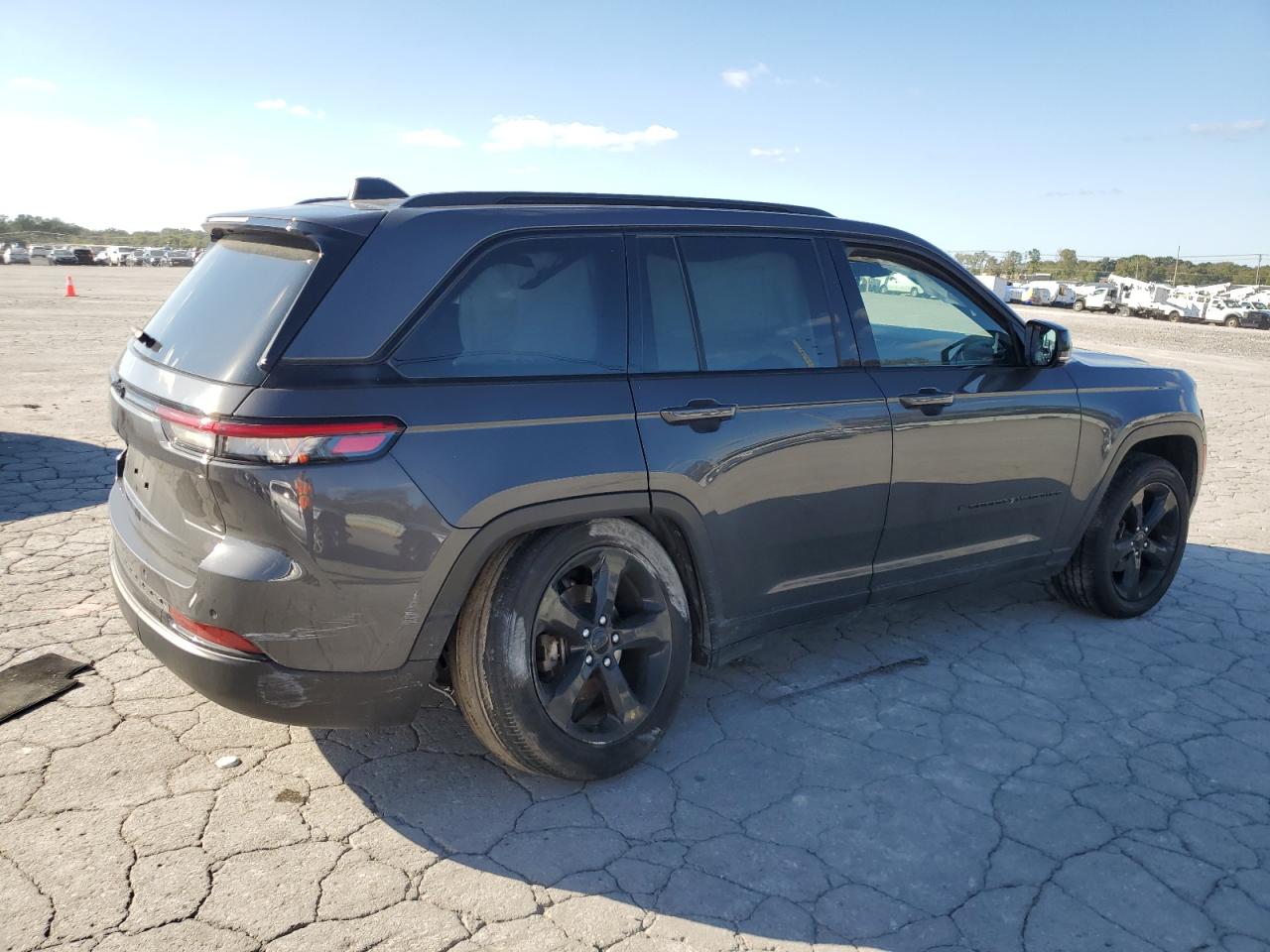 Jeep Grand Cherokee Laredo Image 2