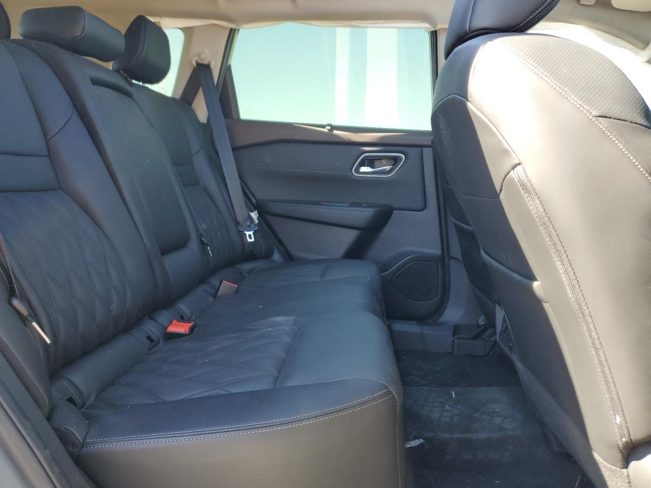 Nissan Rogue Platinum Image 12