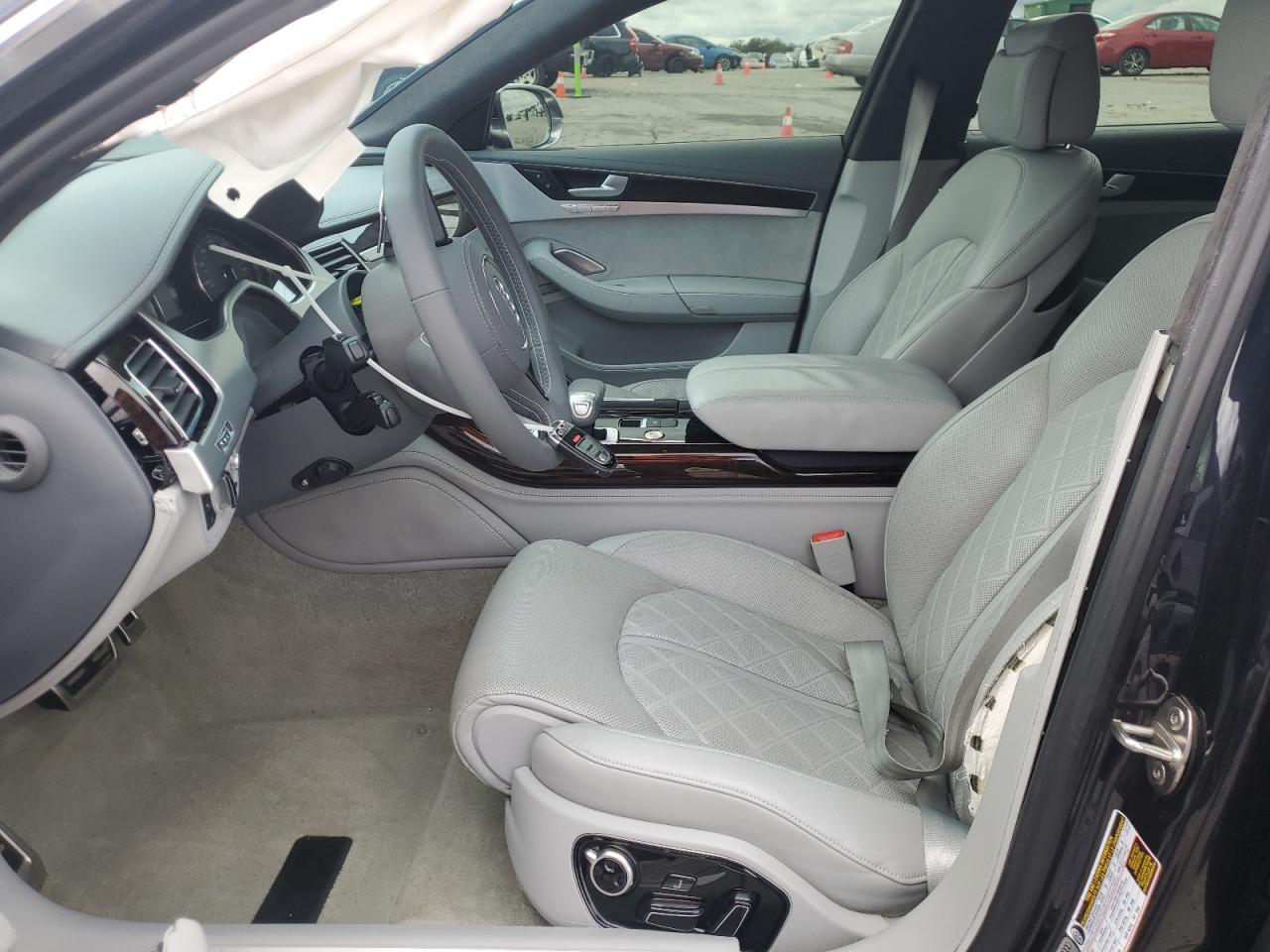 Audi S8 Plus Quattro Image 4