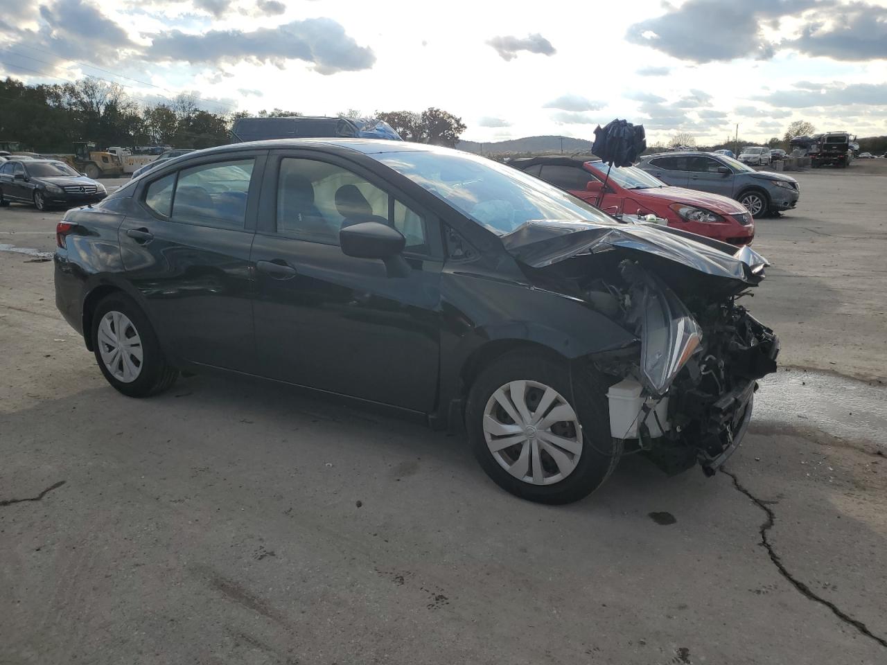 Nissan Versa S Image 4