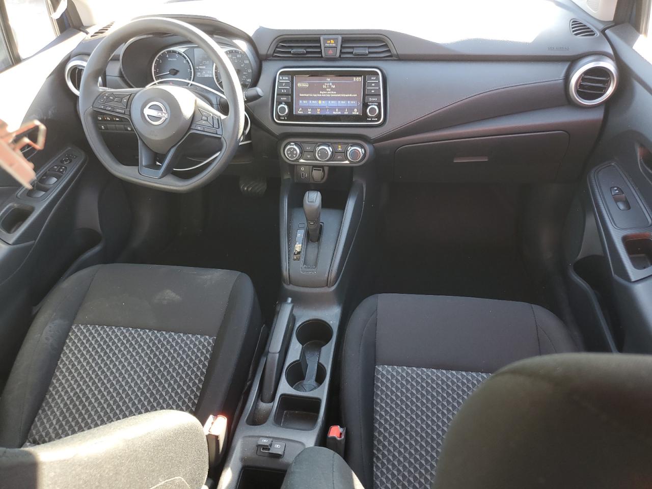 Nissan Versa S Image 9