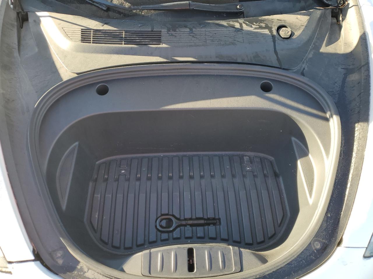 Tesla Model 3 Image 5