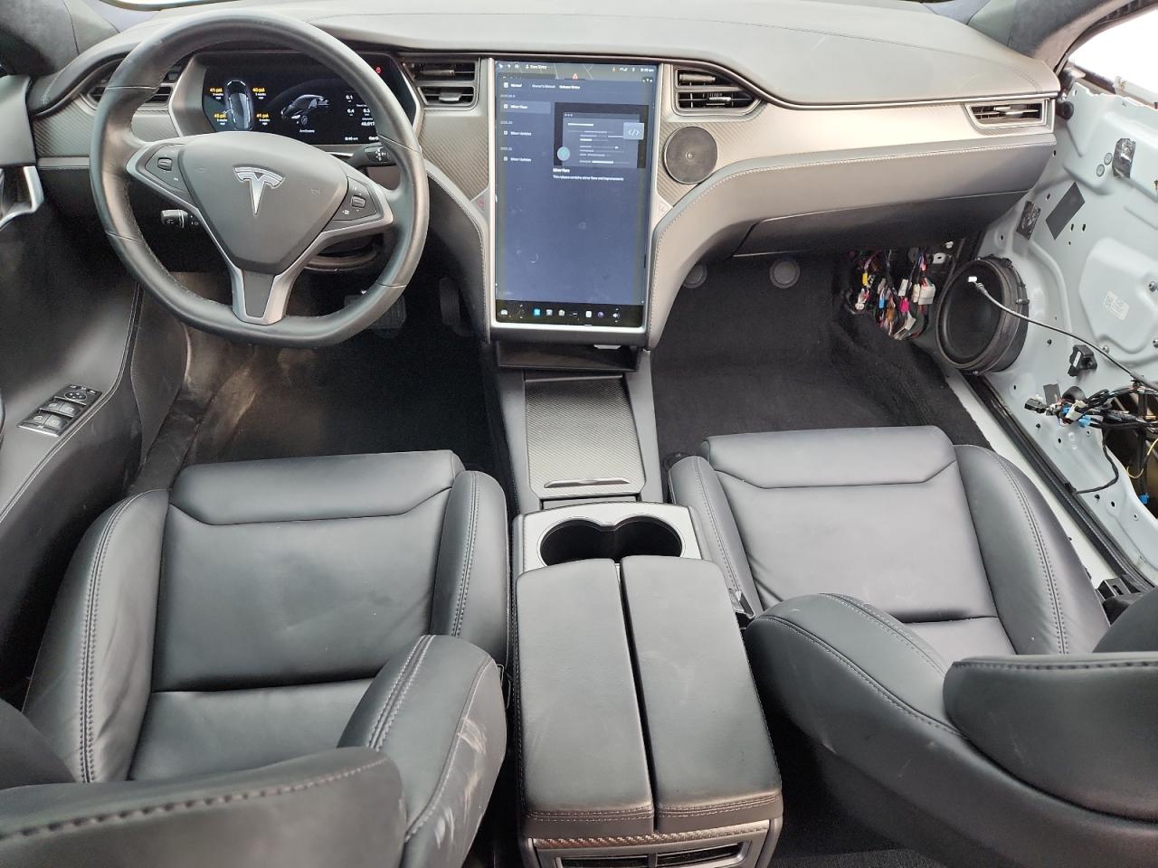 Tesla Model S Image 8