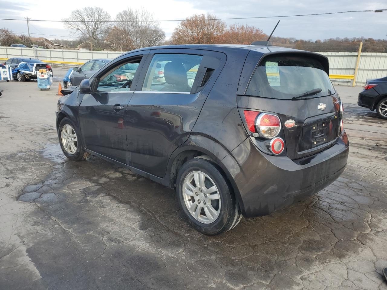 Chevrolet Sonic Lt Image 2