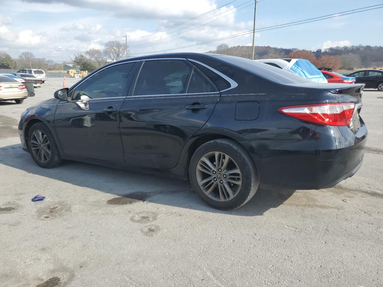 Toyota Camry Le Image 8