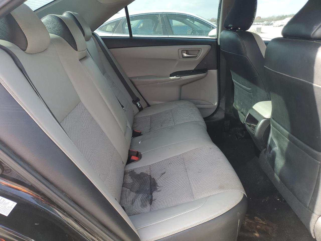 Toyota Camry Le Image 9