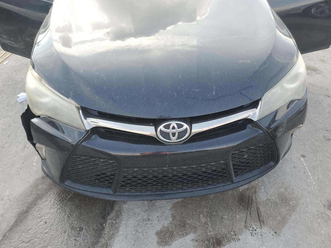 Toyota Camry Le Image 11