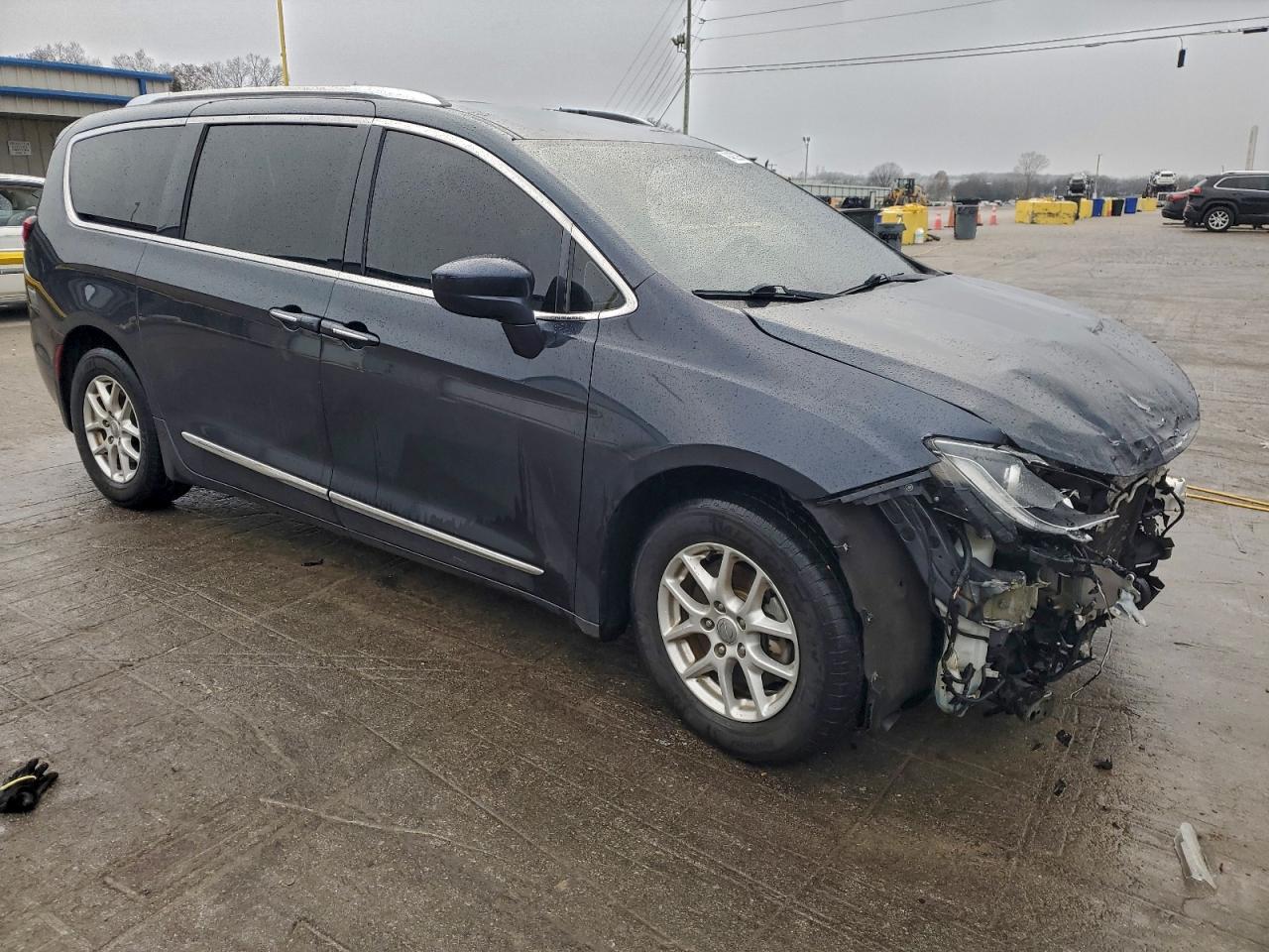 Chrysler Pacifica Touring L Image 7