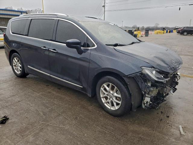 Chrysler Pacifica Touring L Image 7