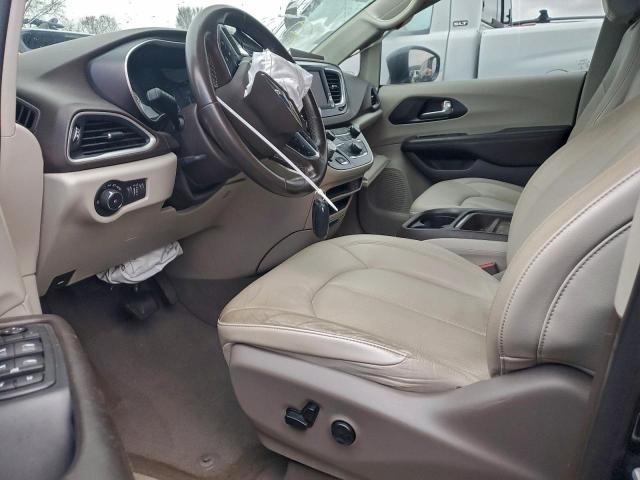 Chrysler Pacifica Touring L Image 10