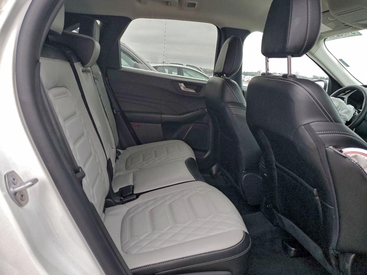 Ford Escape Platinum Image 12