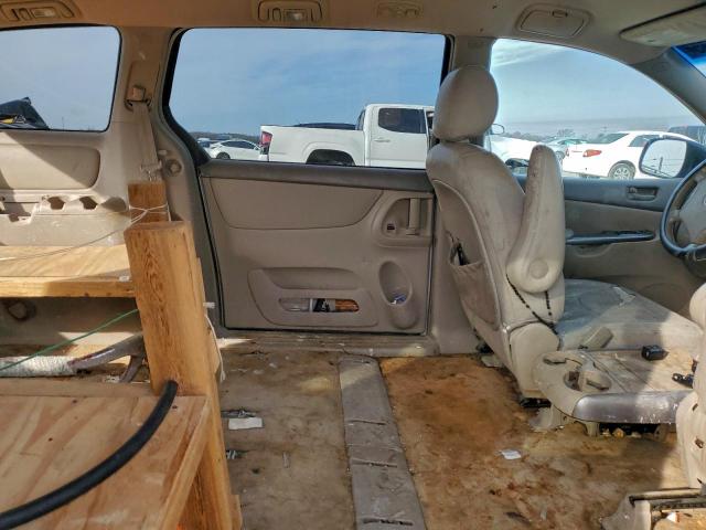 Toyota Sienna Ce Image 10