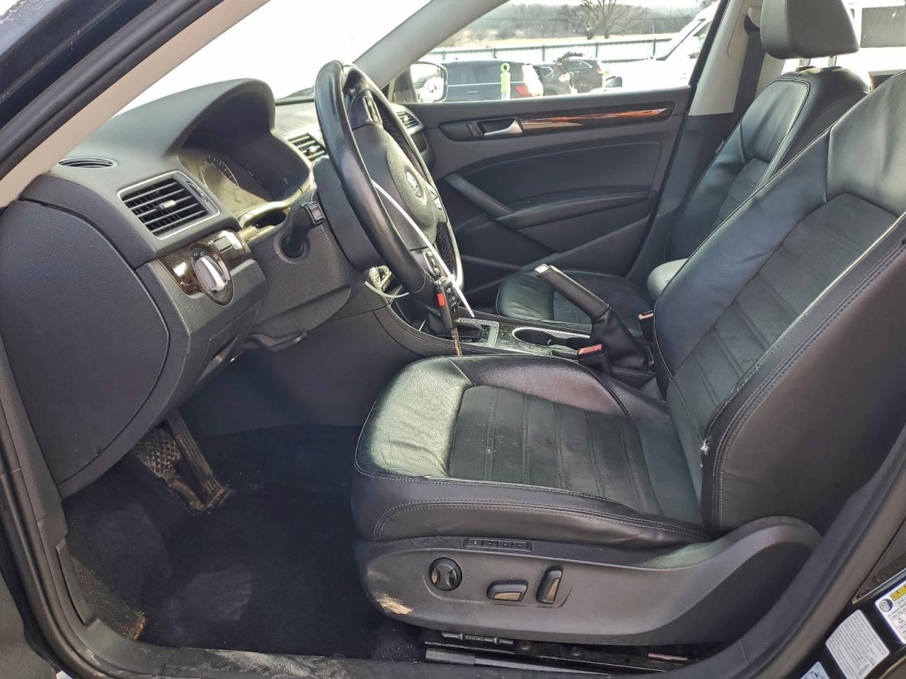 Volkswagen Passat Sel Image 12