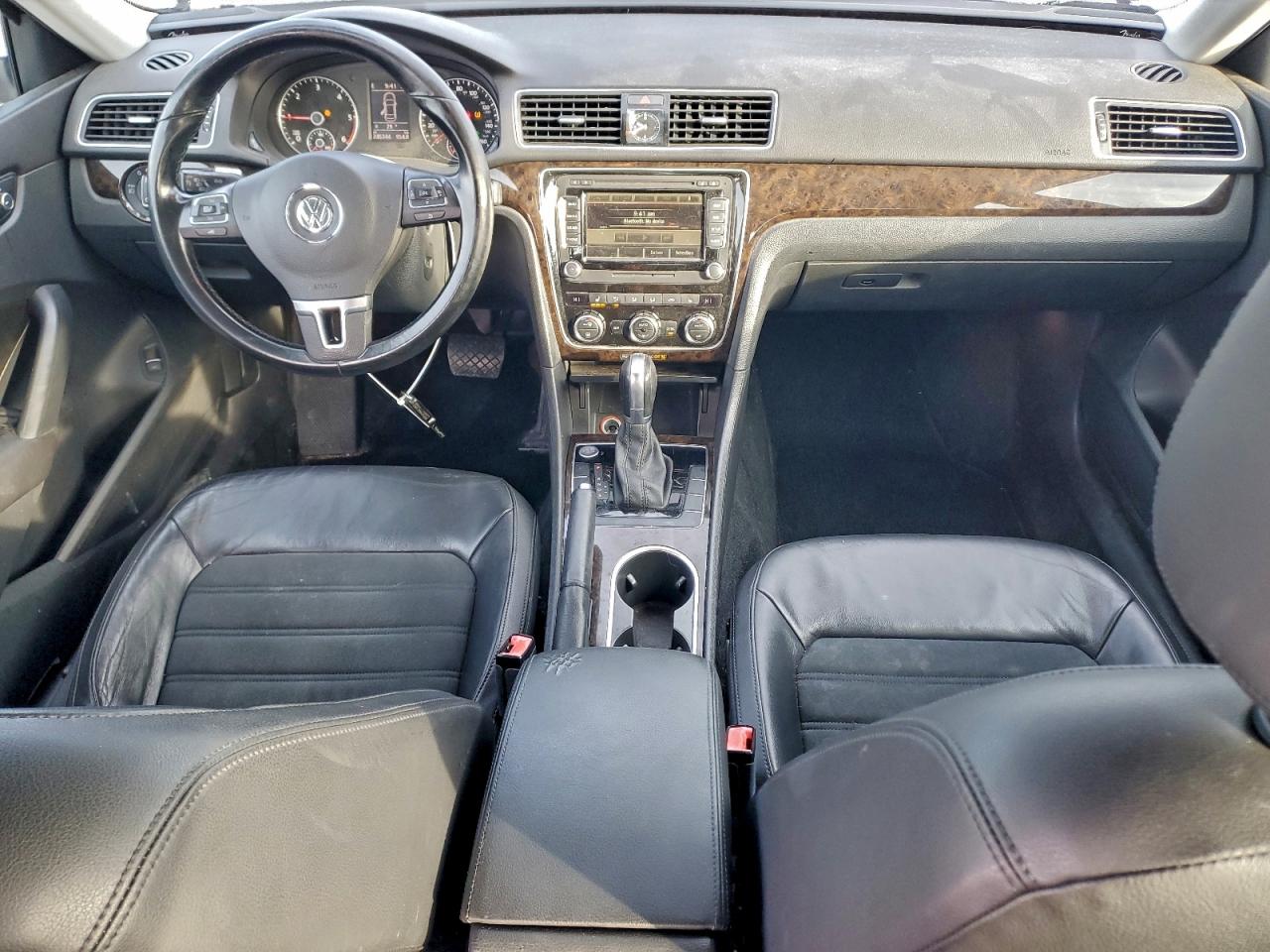 Volkswagen Passat Sel Image 8