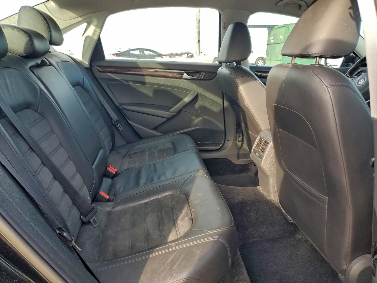 Volkswagen Passat Sel Image 11