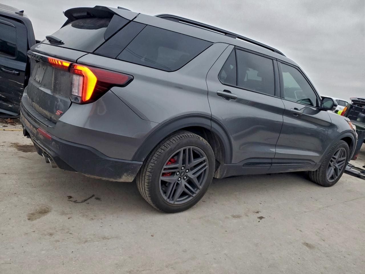 Ford Explorer St Image 5