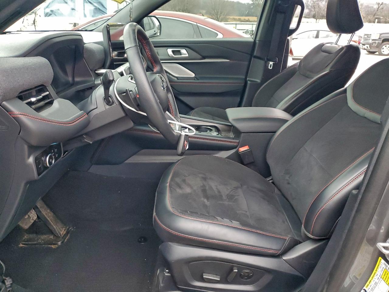 Ford Explorer St Image 11