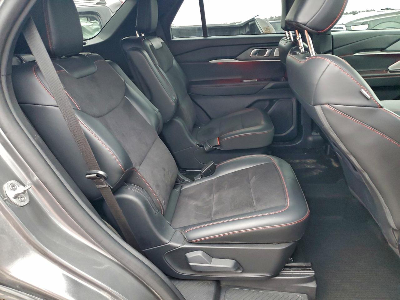 Ford Explorer St Image 2