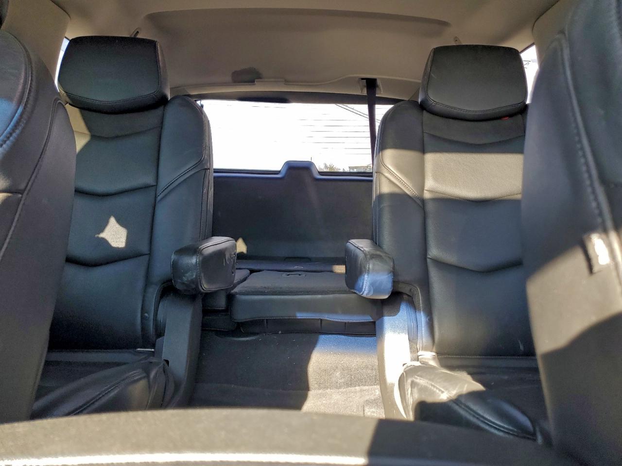 Cadillac Escalade Premium Image 6