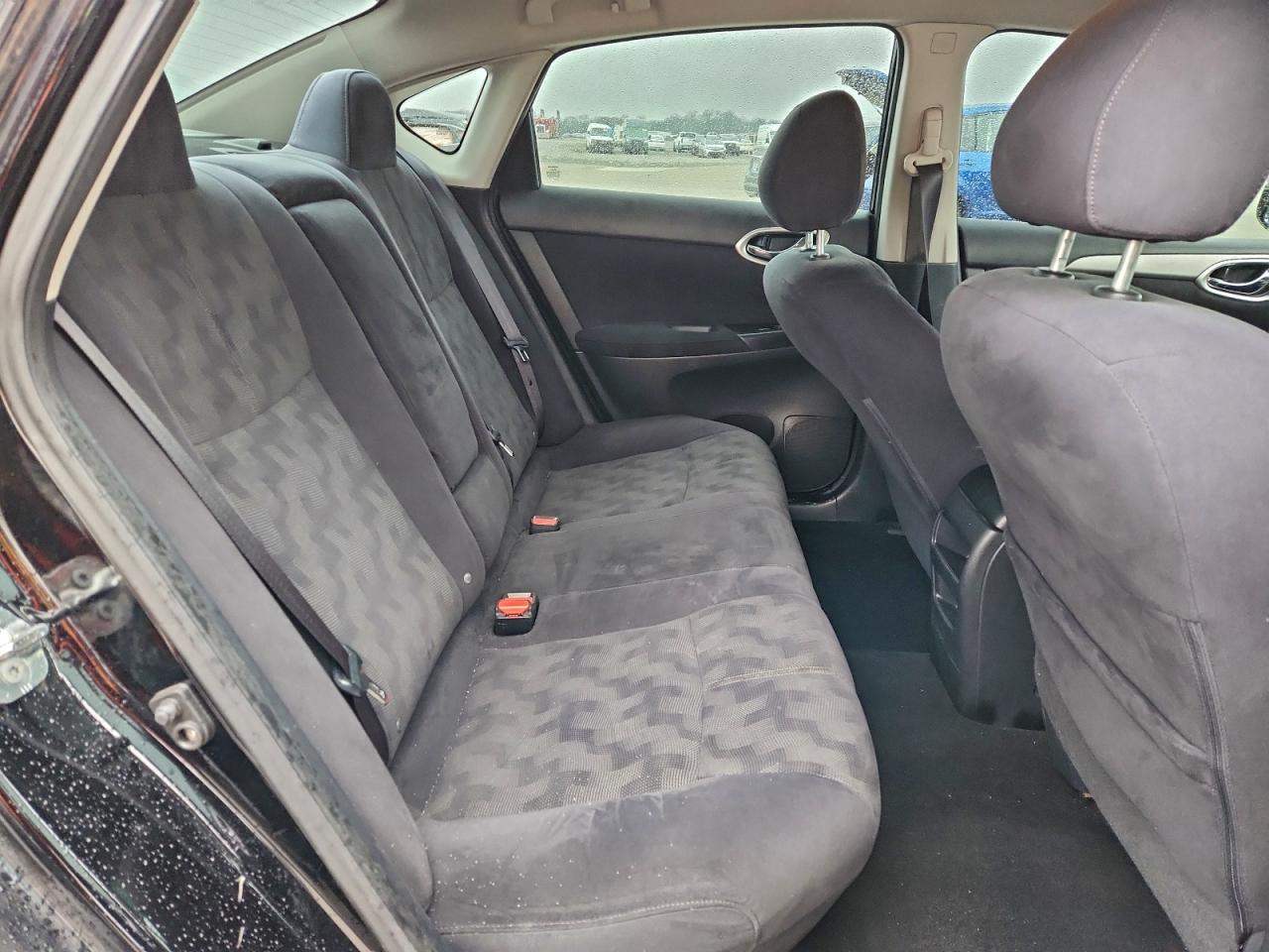 Nissan Sentra S Image 5