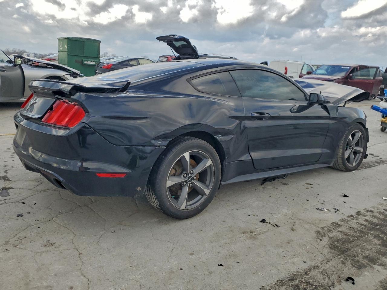 Ford Mustang Image 3