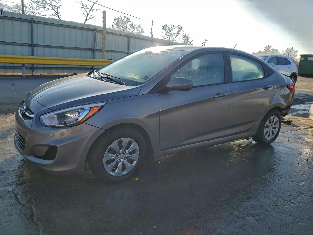 Hyundai ACCENT Se Image 1