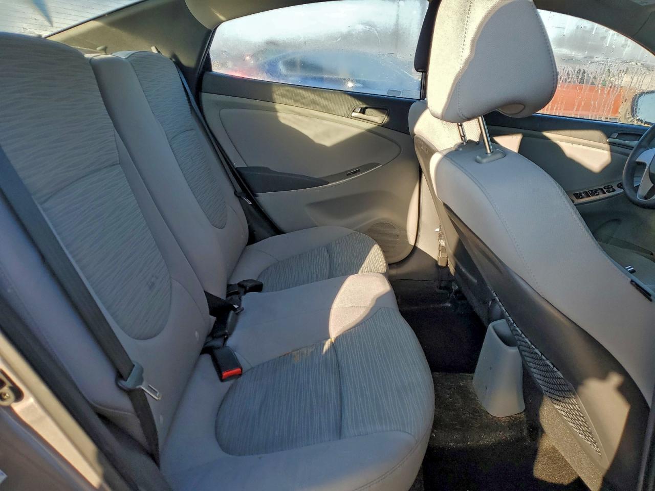 Hyundai ACCENT Se Image 9