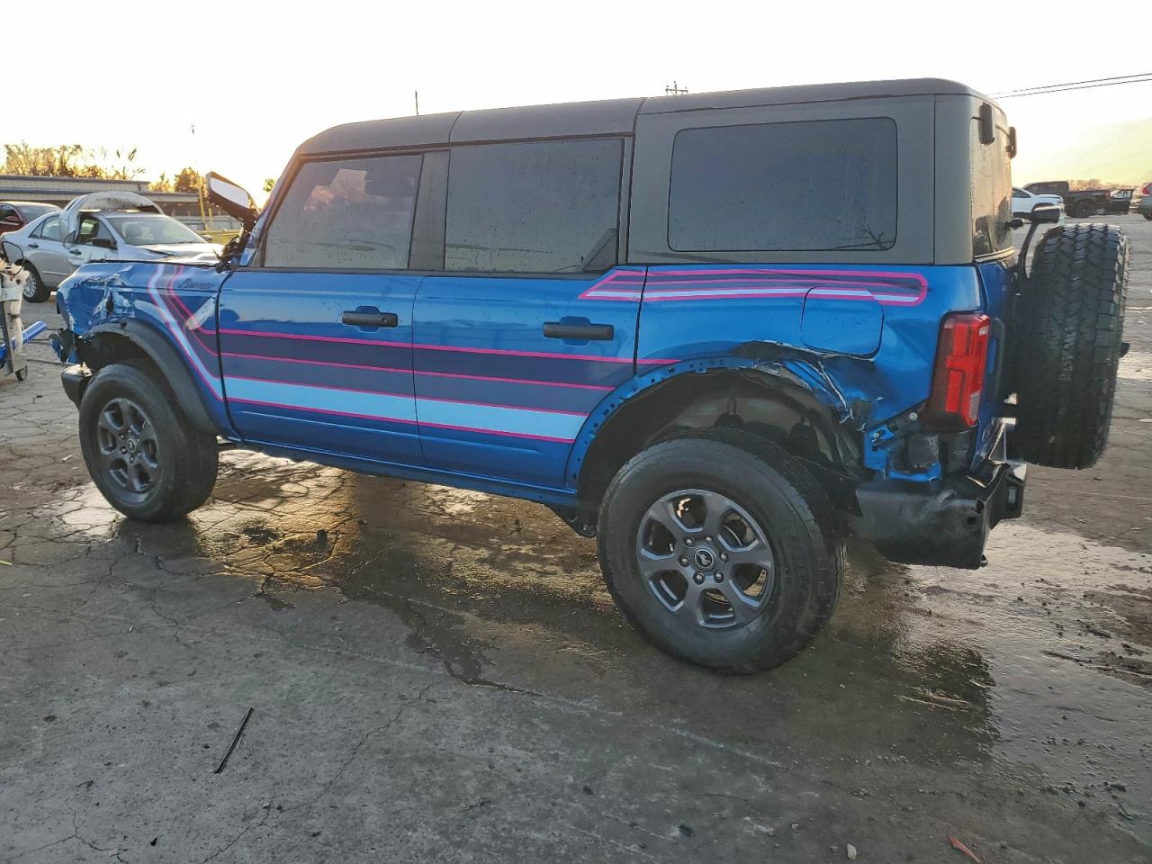 Ford Bronco Base Image 8