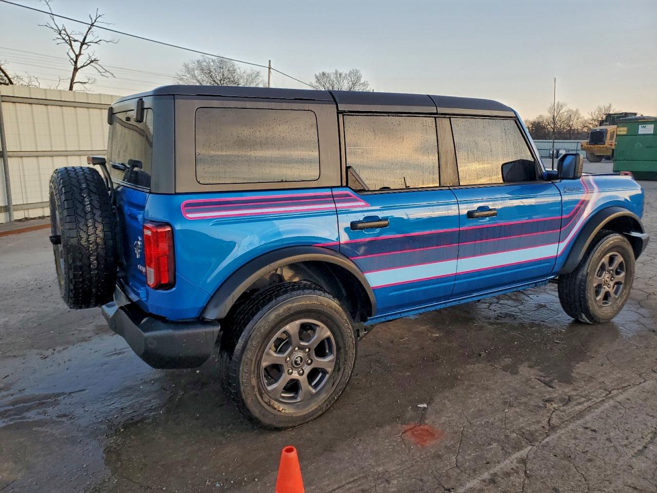 Ford Bronco Base Image 2