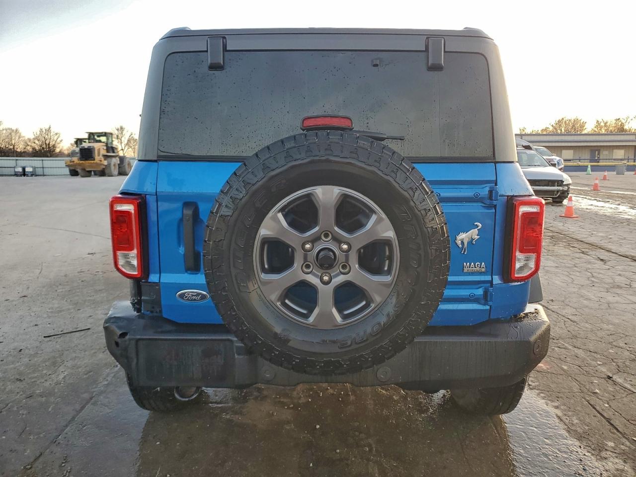 Ford Bronco Base Image 4