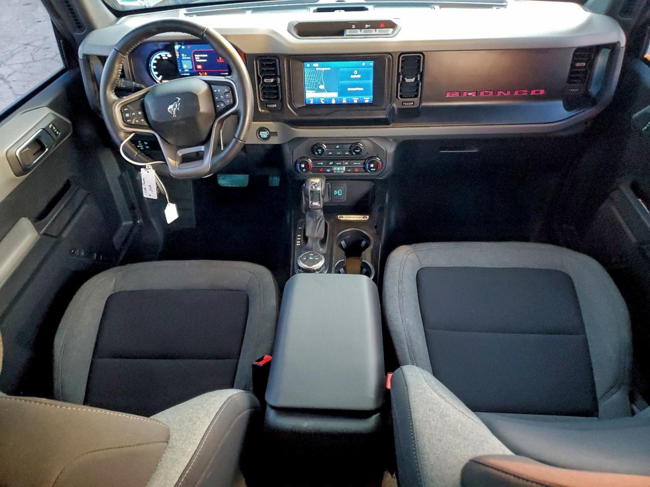 Ford Bronco Base Image 7