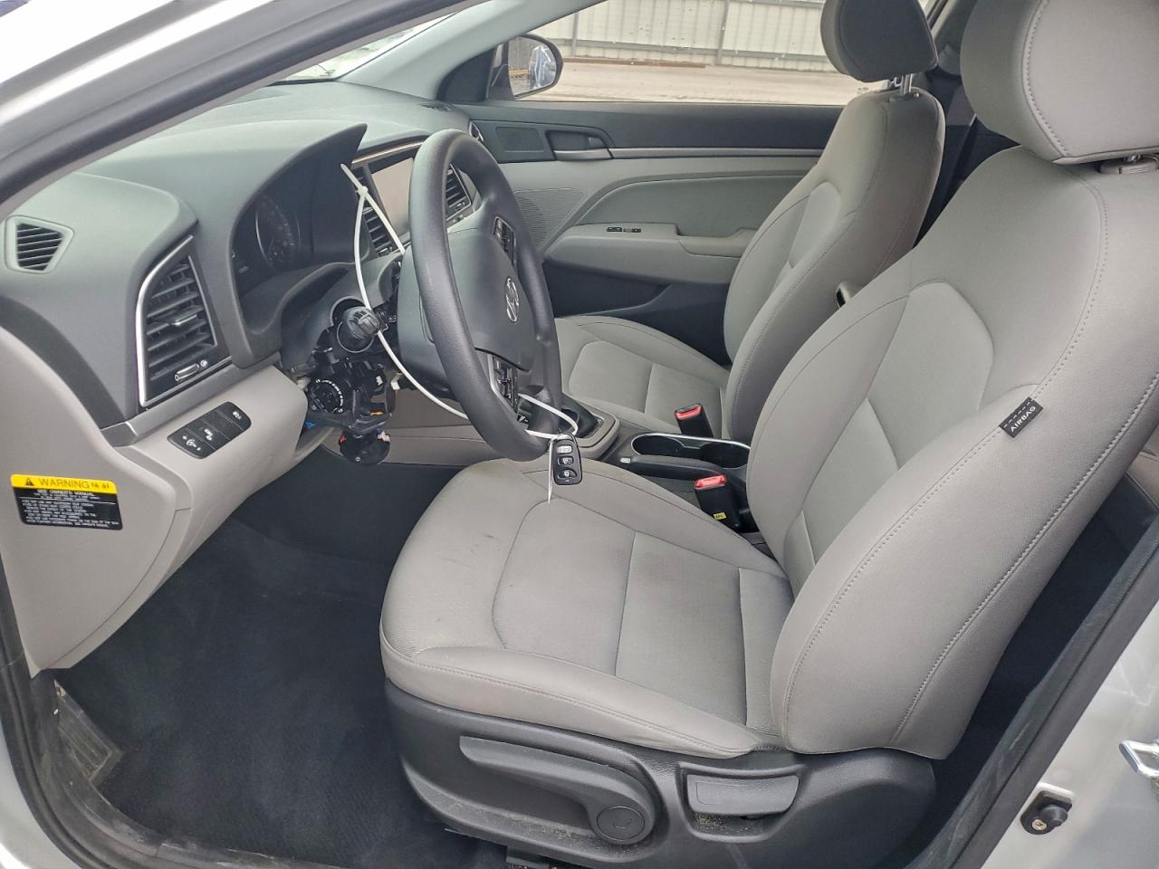 Hyundai ELANTRA Sel Image 4