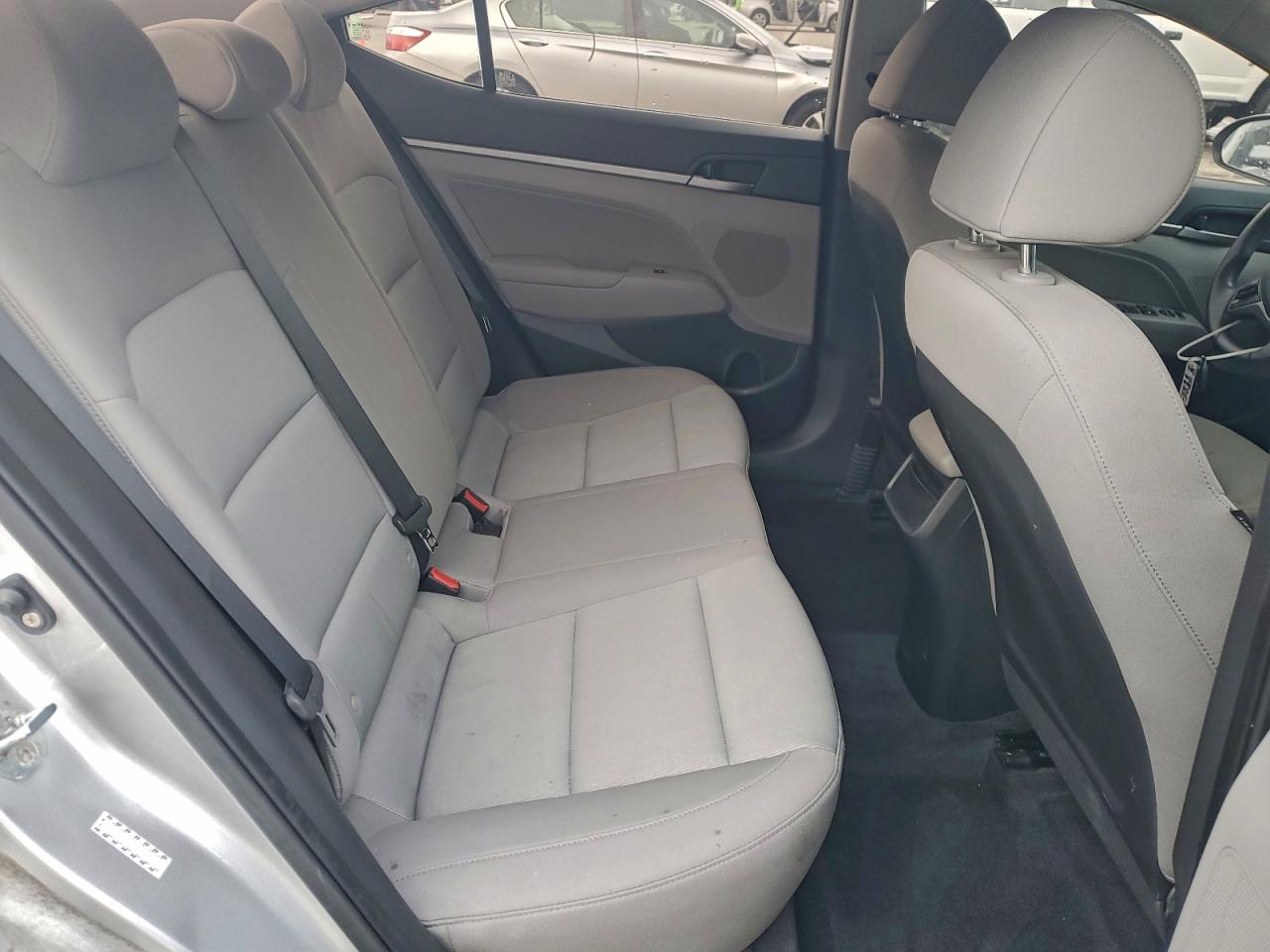 Hyundai ELANTRA Sel Image 12