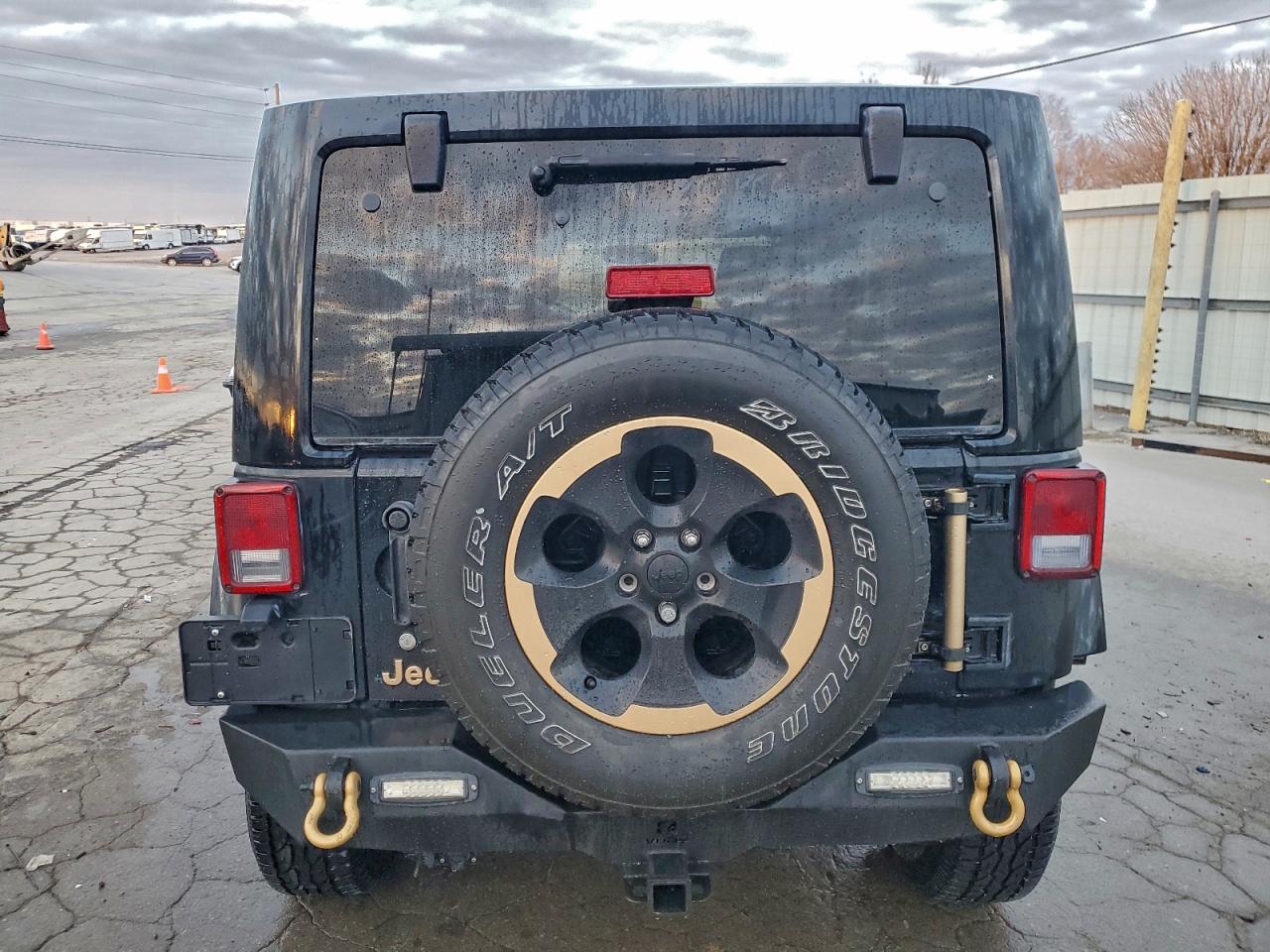 Jeep Wrangler Sahara Image 6