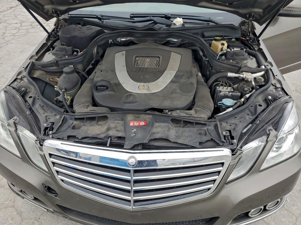 Mercedes-Benz E-Class 550 4matic Image 10