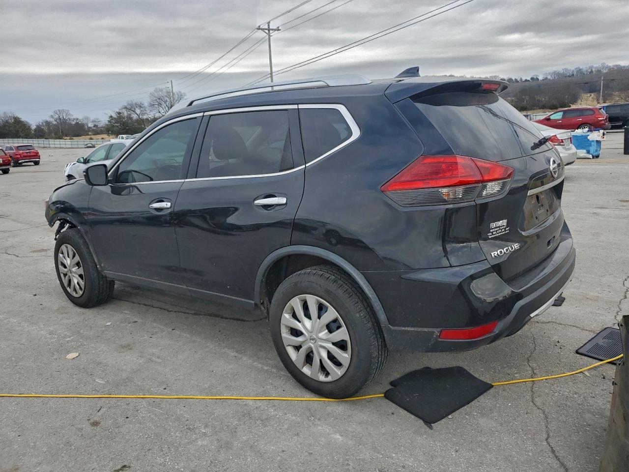 Nissan Rogue S Image 3