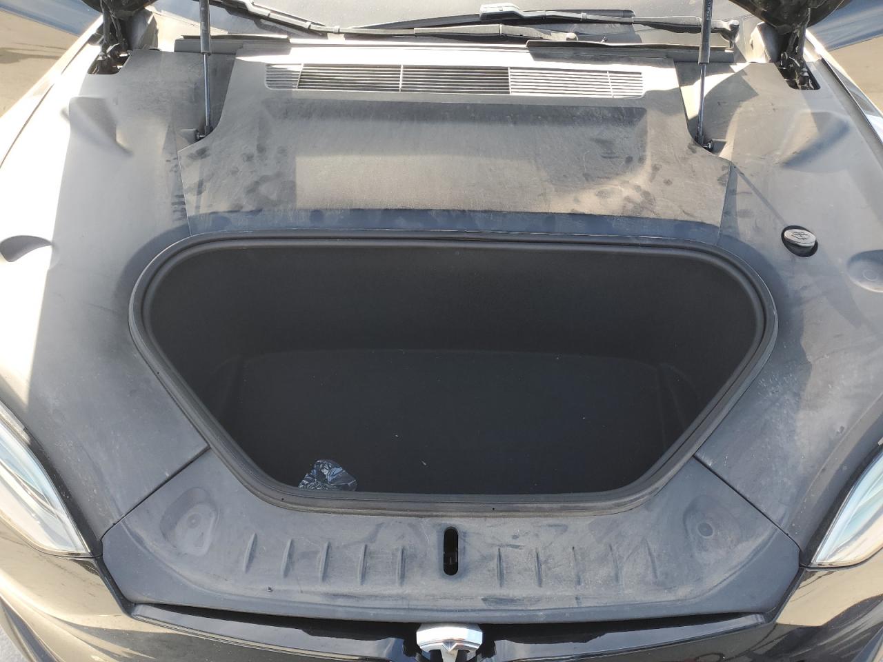 Tesla Model S Image 11