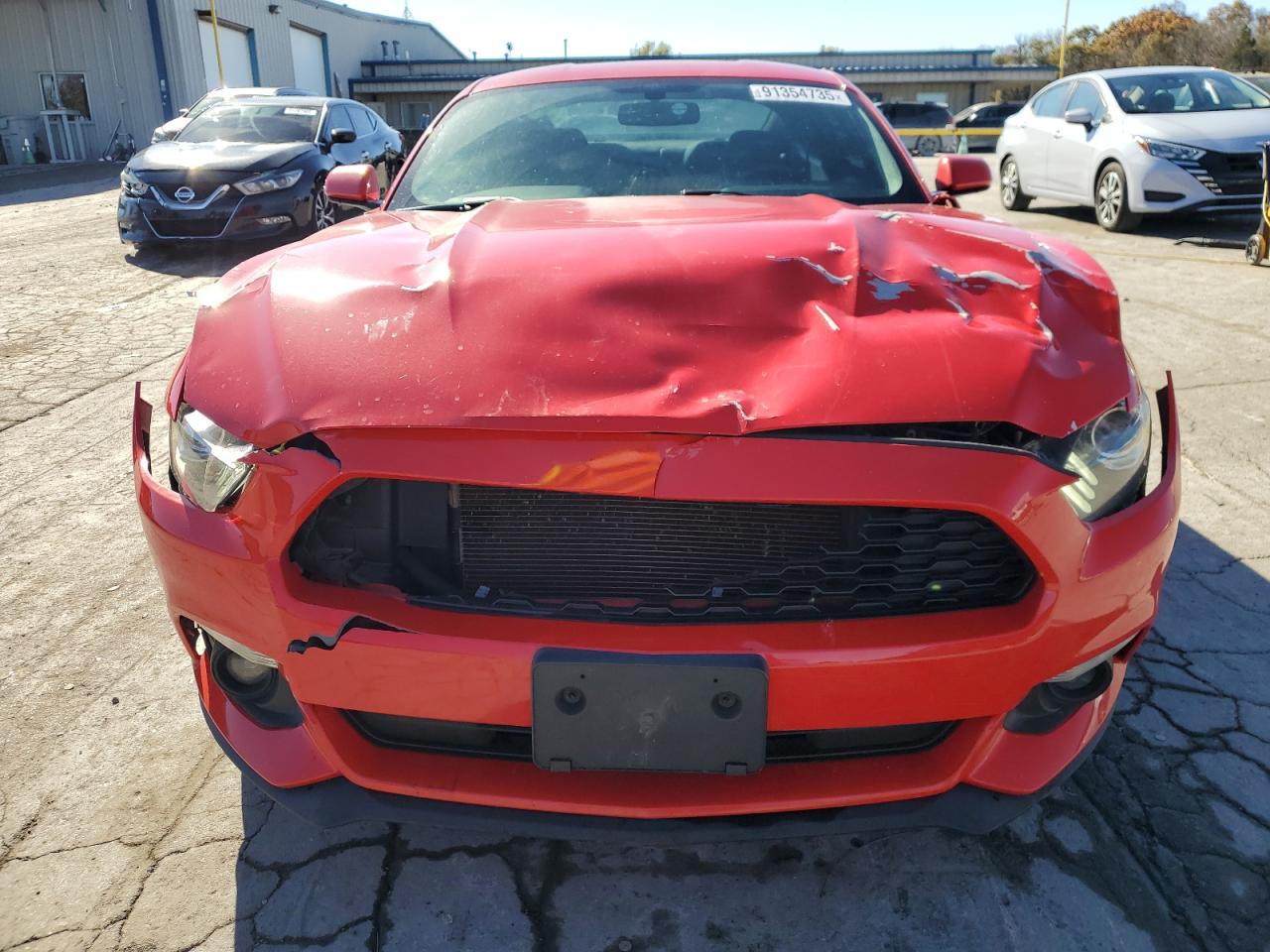 Ford Mustang Image 9